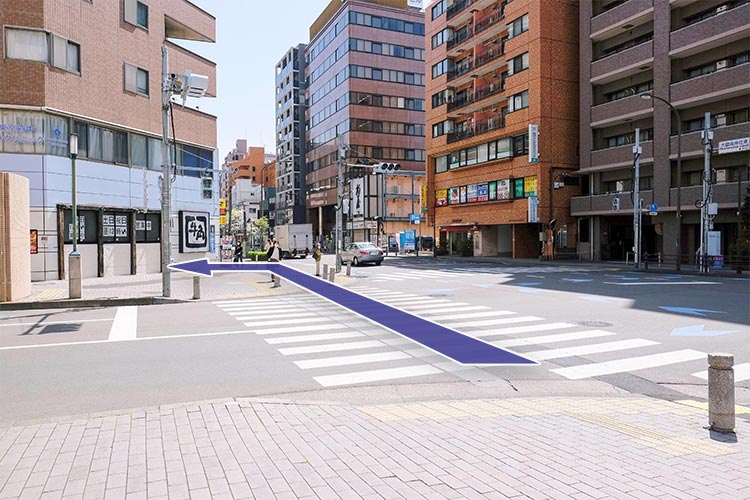 左手に見える横断歩道を渡って左折します